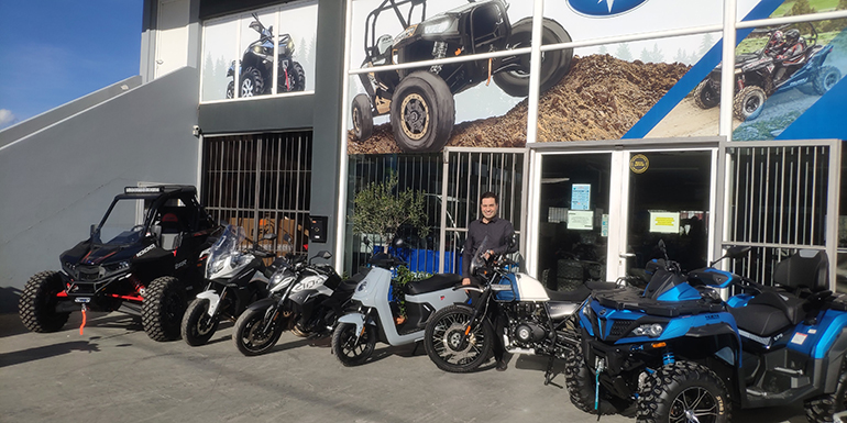 Ο Νίκος Αρμενάκης με τα... μωρά του