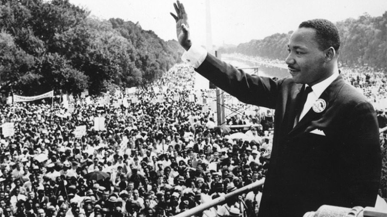 «Η Αγκαλιά», μνημείο στον Μάρτιν Λούθερ Κινγκ και τη σύζυγό του