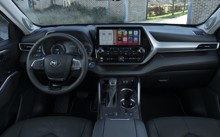 Στο κέντρο της κονσόλας δεσπόζει η οθόνη αφής 12,3 ιντσών.