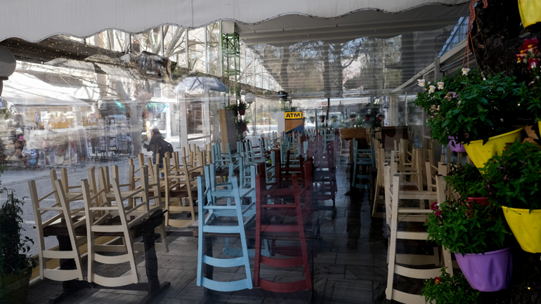 Μηδενικά ενοίκια για κλειστές επιχειρήσεις – Τι προβλέπει το νομοσχέδιο που κατατέθηκε στη Βουλή