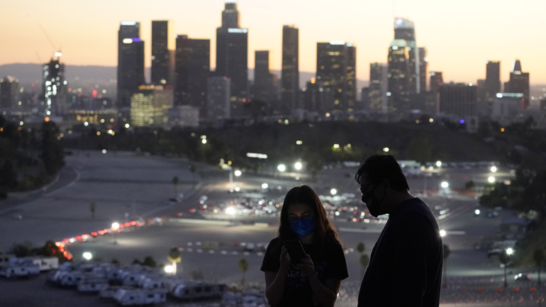 ΗΠΑ: Η Καλιφόρνια χαλαρώνει τους περιορισμούς σε ορισμένες δραστηριότητες