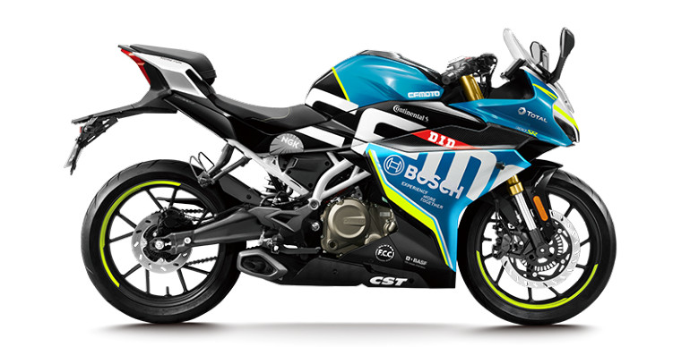 Και σε αγωνιστικά χρώματα της ομάδας... CFMoto