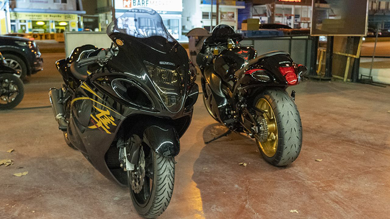 Δύο μοτοσικλέτες με υψηλό κυβισμό, ιπποδύναμη και πειραγμένες...