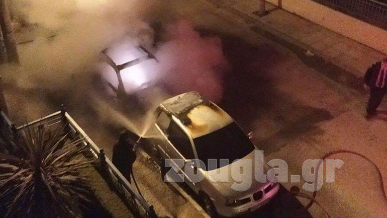 Φωτιά σε όχημα με παρακείμενες ζημιές στο Μοσχάτο