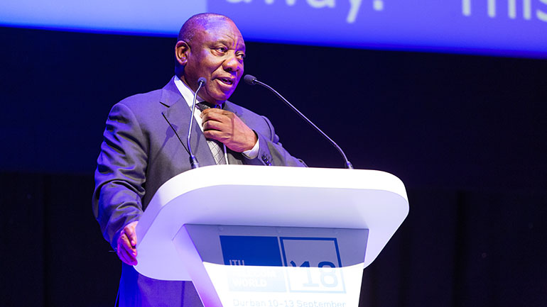 Ο πρόεδρος της Ν. Αφρικής κάλεσε τις πλούσιες χώρες να σταματήσουν να συγκεντρώνουν υπερβολικές ποσότητες εμβολίων