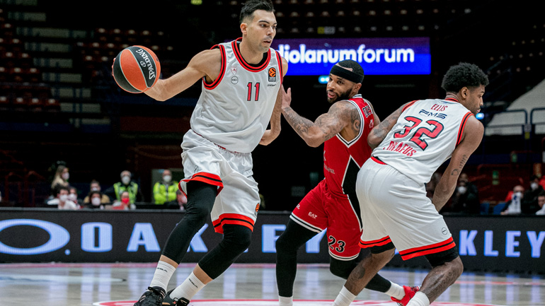 Πάλεψε ο Ολυμπιακός, αλλά νίκησε 90-79 η Αρμάνι