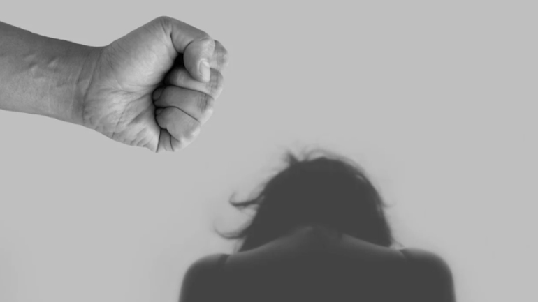 Κορωνοϊός και ενδοοικογενειακή βία