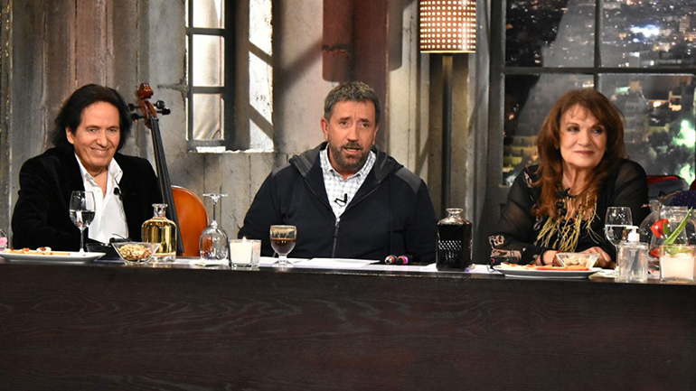 Ποιοι είναι οι 3 τραγουδιστές που αρνήθηκαν να εμφανιστούν στην εκπομπή του Παπαδόπουλου αφιλοκερδώς;