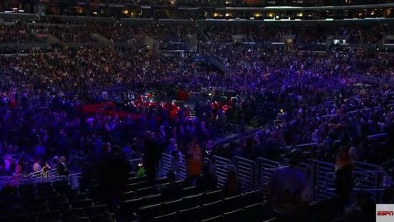 Η τελετή στη μνήμη του Κόμπι Μπράιαντ στο Staples Center...
