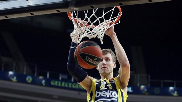 Συνεχίζει ακάθεκτη η Φενέρ, 82-75 τη Μακάμπι