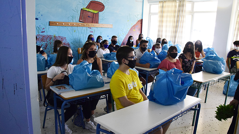 Τι αλλάζει με τις βαθμολογίες και τις απουσίες σε γυμνάσια και λύκεια