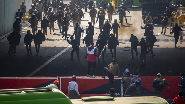 Ινδία: Συγκρούσεις στο Νέο Δελχί μεταξύ αγροτών και αστυνομικών