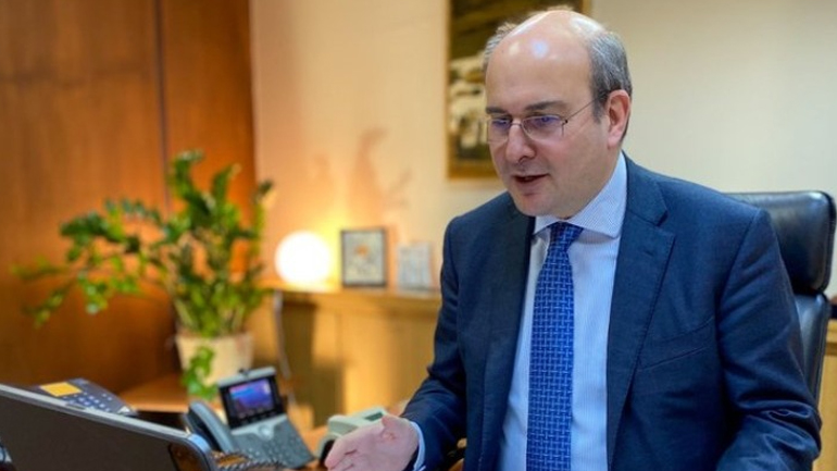 Tηλεδιάσκεψη Χατζηδάκη με τους επικεφαλής των θεσμών