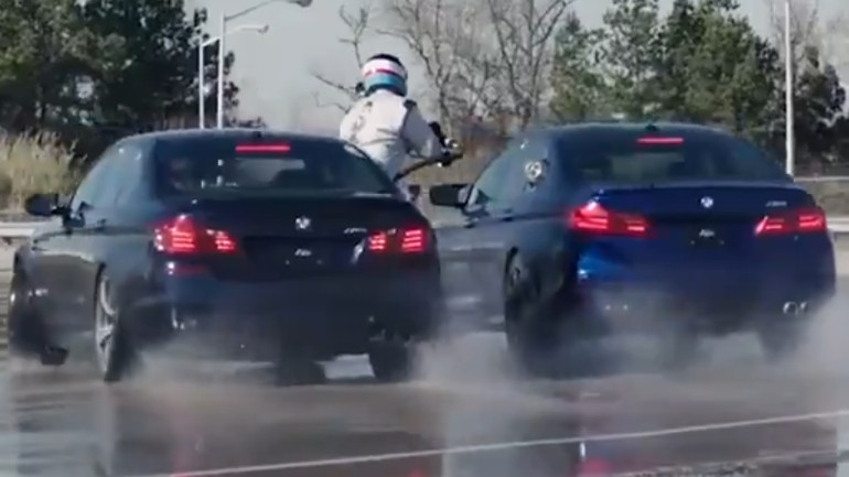 Λεπτές κινήσεις ακριβείας από τους δύο οδηγούς της BMW