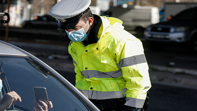 Ξεπέρασαν τους 58.000 οι έλεγχοι της αστυνομίας για τα περιοριστικά μέτρα σε ένα 24ωρο Ξεπέρασαν τους 58.000 οι έλεγχοι της αστυνομίας για τα περιοριστικά μέτρα σε ένα 24ωρο