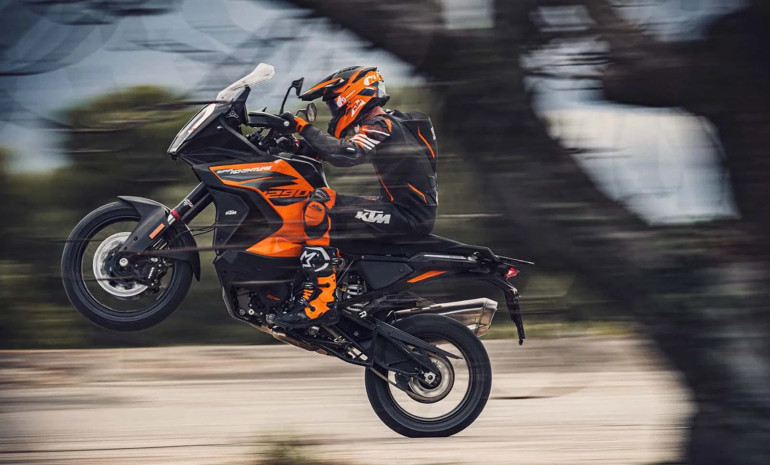 Με 160 ίππους μπορείς να κινηθείς και κάπως έτσι... όταν απενεργοποιήσεις το Wheelie Control