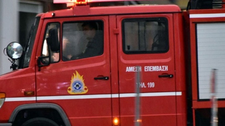 Φωτιά σε εγκαταλελειμμένο κτήριο στη Θεσσαλονίκη