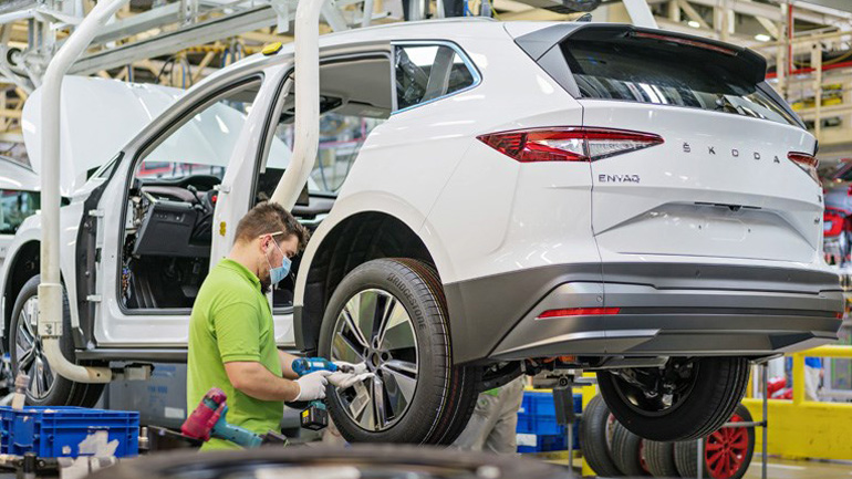 Πόσα Enyaq iV παράγει η Skoda ημερησίως;