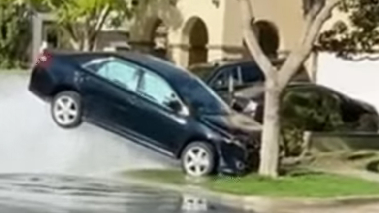 Πώς στέκεται στον αέρα αυτό το Toyota; Πώς στέκεται στον αέρα αυτό το Toyota;