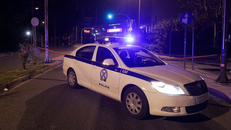 Επίθεση με μολότοφ και πέτρες σε αστυνομικούς στο Μενίδι