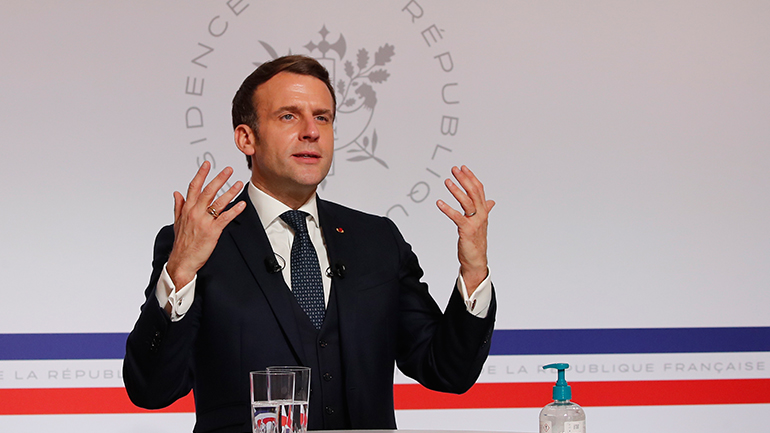 Μια «πολύ αυστηρή» καραντίνα εξετάζεται από τη γαλλική κυβέρνηση για την αντιμετώπιση της πανδημίας