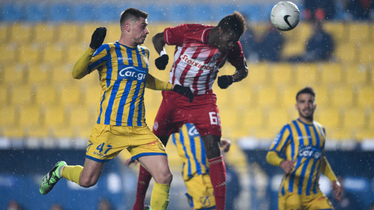 Ολυμπιακός: «Πέταξε» για τη Γαλλία ο Σισέ