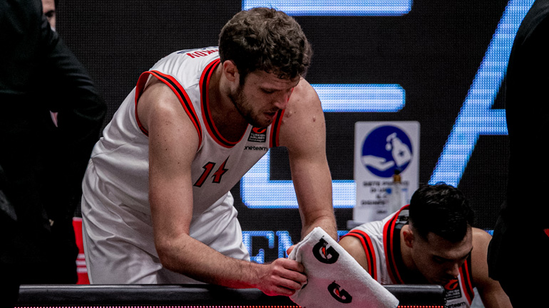 Ολυμπιακός: Χωρίς Βεζένκοφ απέναντι στη Μπαρτσελόνα