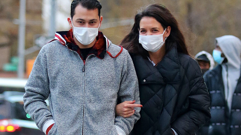 Το quilted coat της Katie Holmes από τα Mango που θα σας βγάλει ασπροπρόσωπες τον χειμώνα