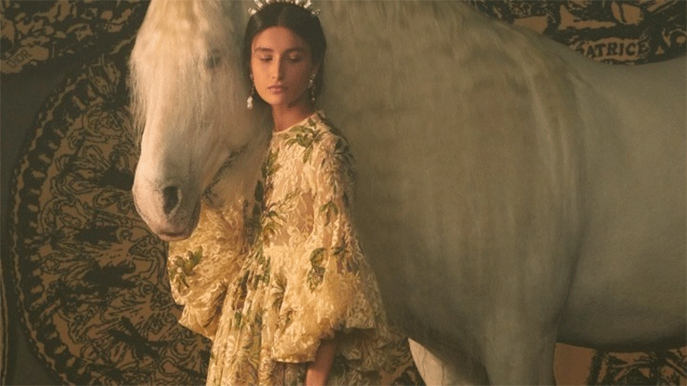 Η Μαρία Γκράτσια Κιούρι ερμηνεύει τα ταρώ στη συλλογή Dior Couture SS/2021