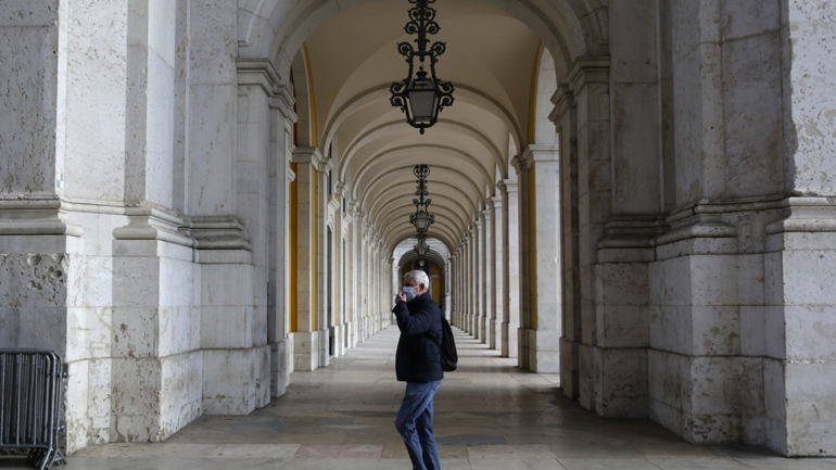 Κλείνει τα σύνορα για τις επόμενες 15 ημέρες η Πορτογαλία