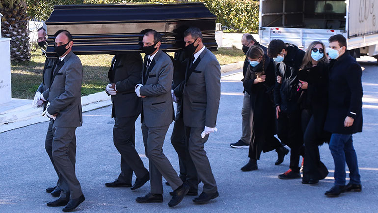 Σε στενό οικογενειακό κύκλο η κηδεία του Σήφη Βαλυράκη