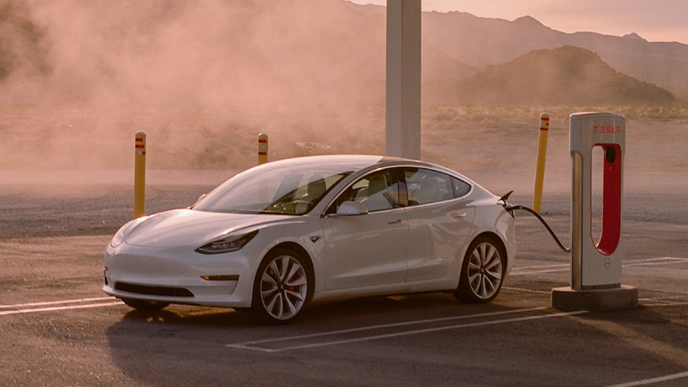 Πόσα χρήματα έβγαλε η Tesla το 2020;