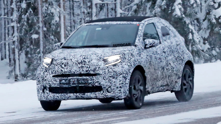 Μικρό σε διαστάσεις δανείζετε το πάτωμα του Yaris