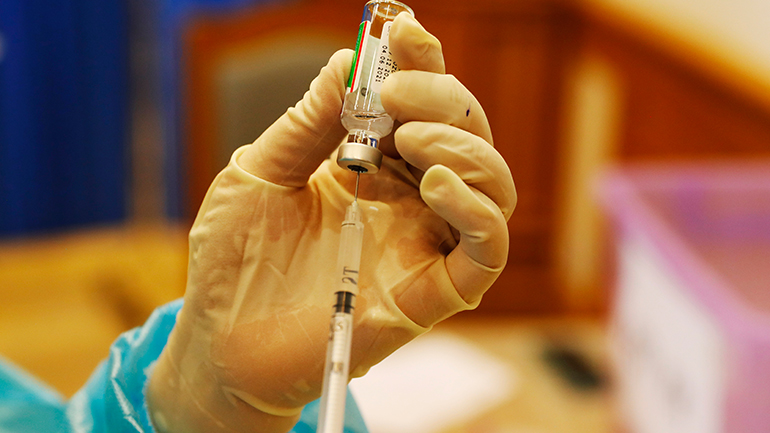 Ο Ευρωπαϊκός Οργανισμός Φαρμάκων αναμένει “σύντομα” το αίτημα για έγκριση του εμβολίου της Johnson&Johnson