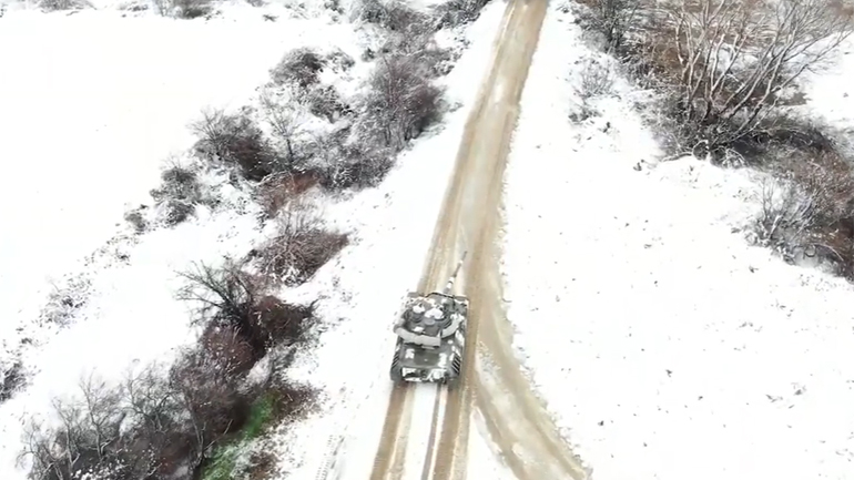 Εντυπωσιακές εικόνες από τη χειμερινή εκπαίδευση του Δ΄ Σώματος Στρατού στο χιόνι