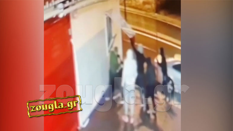 Ντοκουμέντο: Μπούκαραν σε κατάστημα του Μοσχάτου με… βαριοπούλα