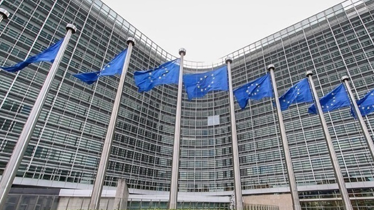 Η Ε.Ε. δεν θα περιορίσει τις εξαγωγές εμβολίων στη Βόρεια Ιρλανδία