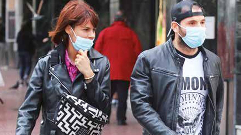 Μέγκι Ντρίο: Καυτά φιλιά με τον σύντροφό της στο κέντρο της Αθήνας