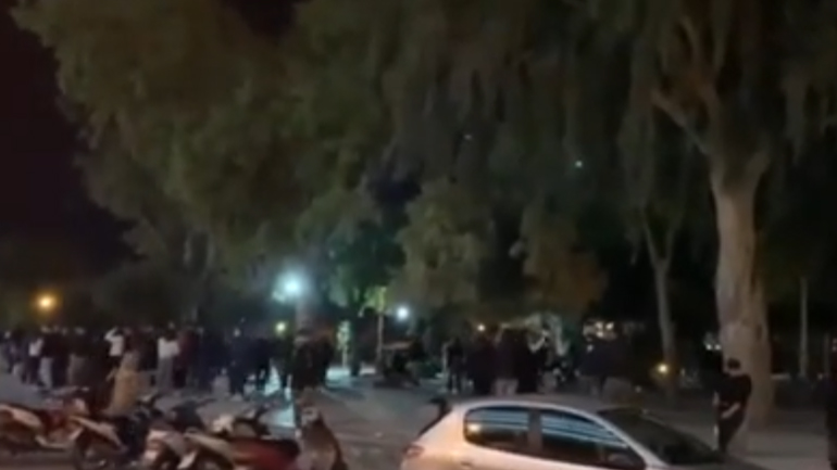 “Κλεφτοπόλεμος” αστυνομικών και νεολαίας στο κέντρο του Ηρακλείου Κρήτης “Κλεφτοπόλεμος” αστυνομικών και νεολαίας στο κέντρο του Ηρακλείου Κρήτης