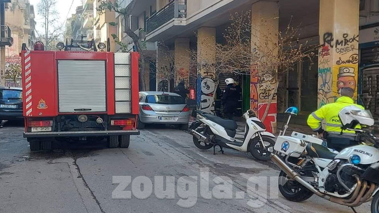 Φωτιά εκδηλώθηκε σε κατάστημα στα Εξάρχεια