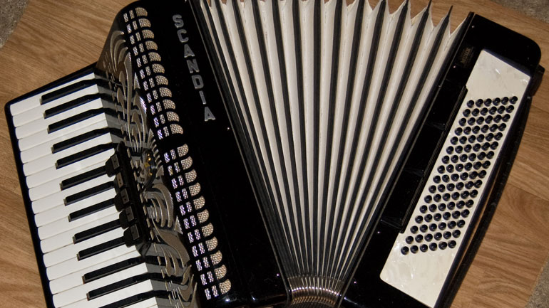 Το «Ακορντεόν» στην επαναλαμβανόμενη συγχορδία σε ρε ελάσσονα