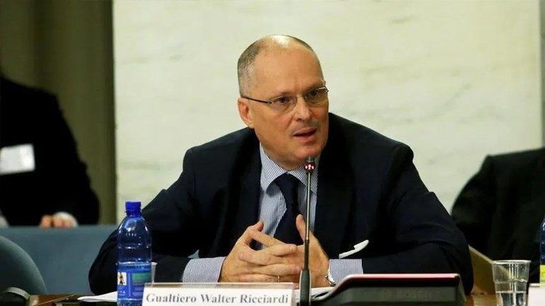 Ιταλία: «Πρέπει να εμβολιάσουμε άμεσα εκατοντάδες χιλιάδες πολίτες»