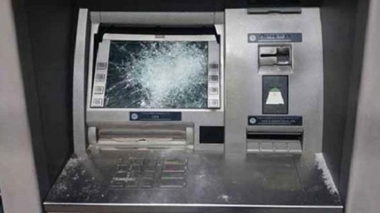 Μπαράζ επιθέσεων σε ΑΤΜ και τράπεζες τα ξημερώματα της Δευτέρας