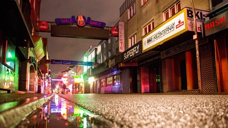 Άνοιξαν και πάλι τα μουσεία και τα εμπορικά κέντρα στην Πολωνία