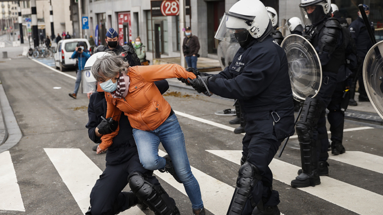 Προσαγωγές στις Βρυξέλλες για την αποτροπή διαδηλώσεων κατά των περιοριστικών μέτρων
