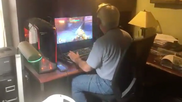 Ο πατέρας παίζει «Οverwatch»