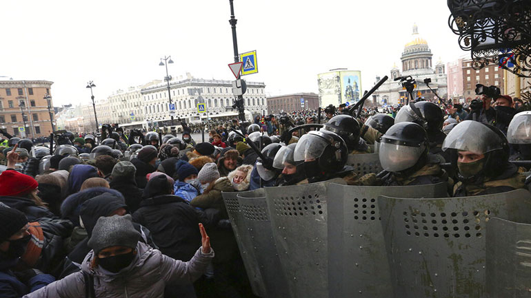 Υπόθεση Ναβάλνι: Το Κρεμλίνο λέει ότι στις χθεσινές διαδηλώσεις συμμετείχαν “χούλιγκαν και προβοκάτορες”