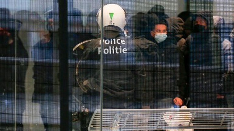 Επίθεση με μαχαίρι στις Βρυξέλλες – Πληροφορίες για τραυματίες