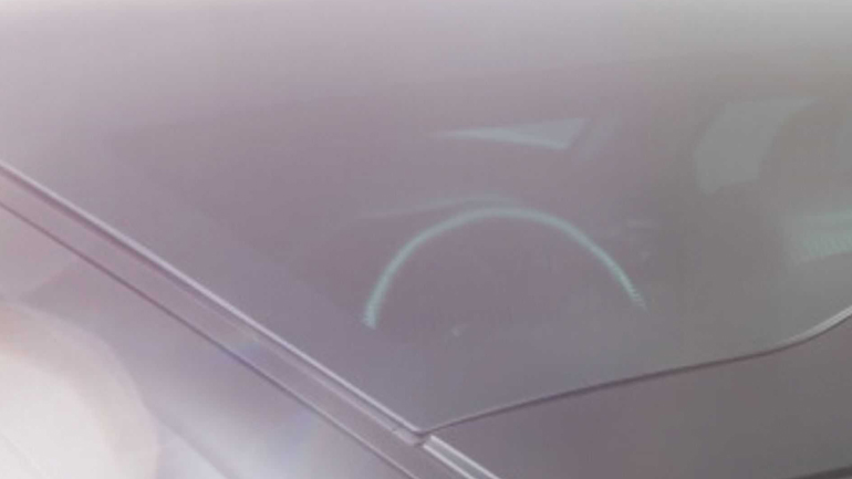 Η γυάλινη οροφή εκτείνεται έως τα πίσω καθίσματα