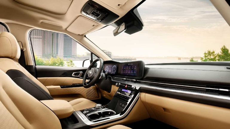 Ψηφιακές οθόνες και όλα τα συστήματα άνεσης και ασφάλειας. 